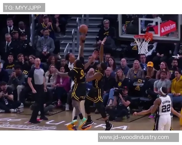 勇士与开拓者对决结果揭晓球迷热议精彩瞬间与赛后分析