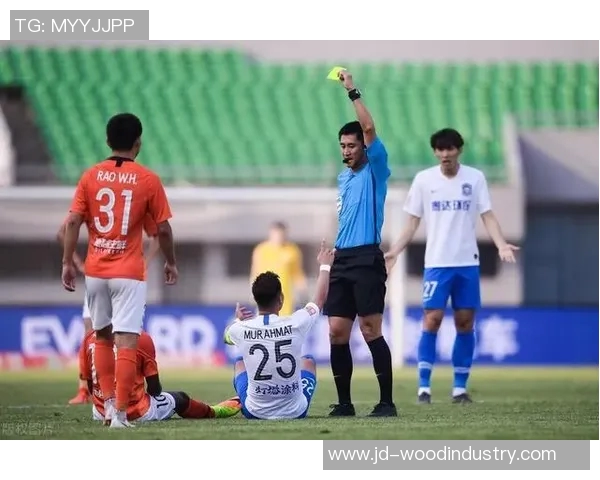 国安对阵鲁能马宁执法引热议球迷期待公平公正的比赛环境