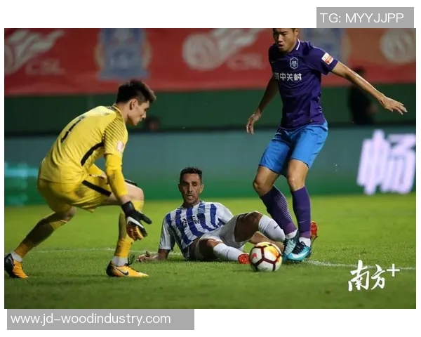 广东富力迎战天津泰达争夺中超联赛关键三分之战