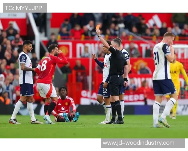 热刺与曼联激战成平局双方表现各有千秋引发热议