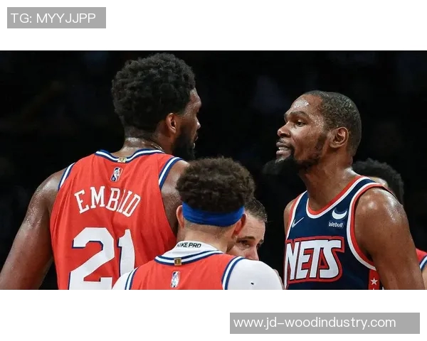 篮网与小牛队激战正酣球星对决引发球迷热议与期待