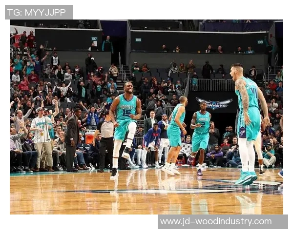 2016年雷霆与黄蜂激战回顾:精彩瞬间与球员表现分析 2016年雷霆与黄蜂激战回顾:精彩瞬间与球员表现分析